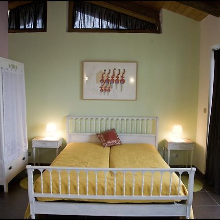 Il Giardino Di Iside Bed & Breakfast Roletto Eksteriør bilde